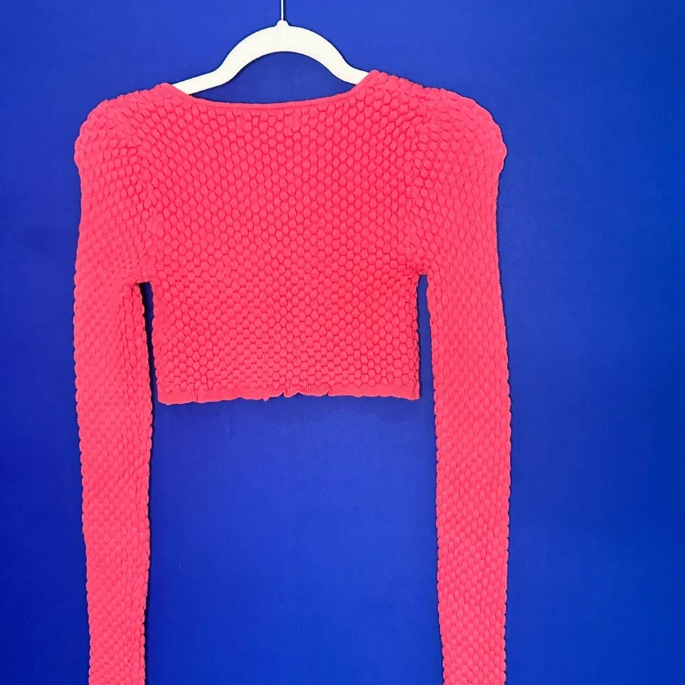 Urban Outfitters Coral Long Sleeve Crop Top - Picture 2 of 3